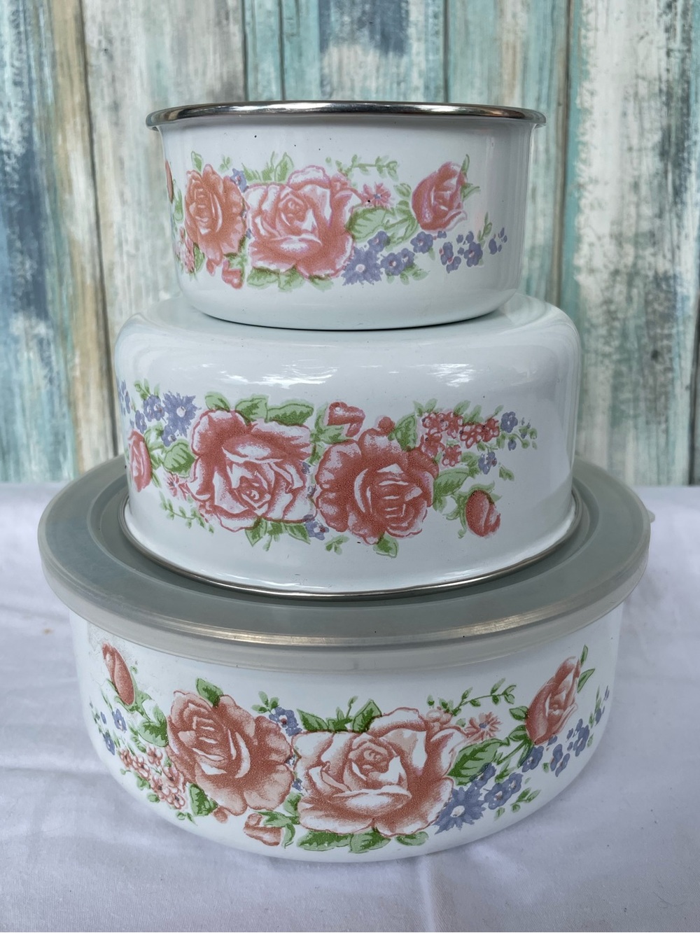 Vintage Set of 3 enamelware nesting bowls featuring rose & flower floral pattern